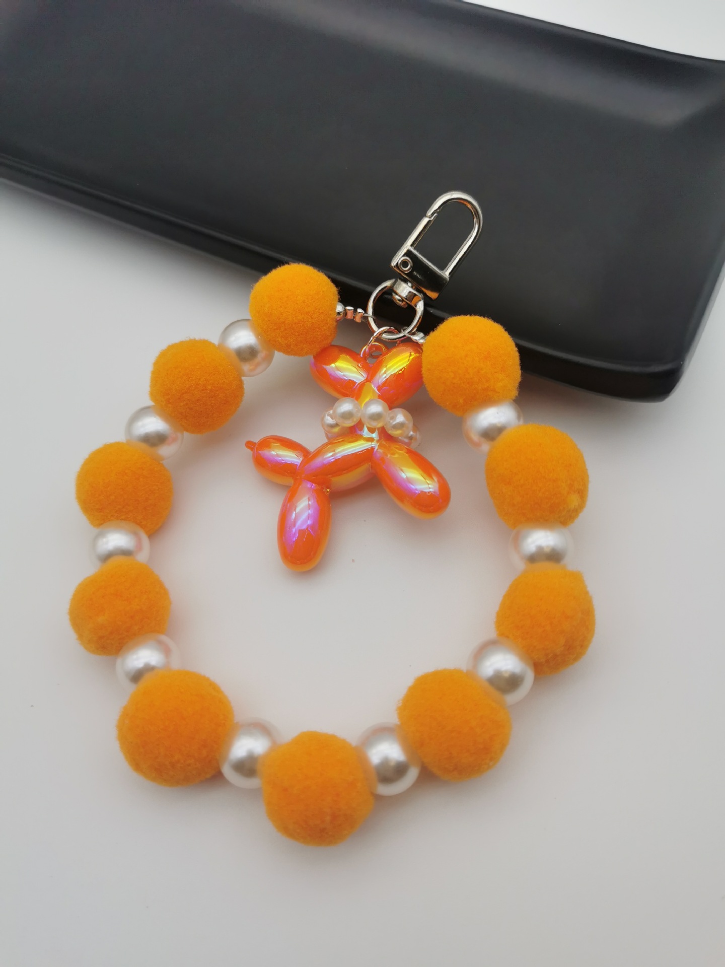 Nueva bola de piel de cadena de perlas colgante cadena de teléfono móvil ins Internet celebridad mismo estilo muñeca de invierno pulsera peluda cadena portátil