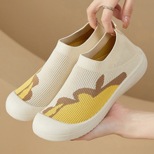 夏季一脚透气薄款圆头飞织布鞋女软底舒适妈妈鞋时尚百搭懒人鞋