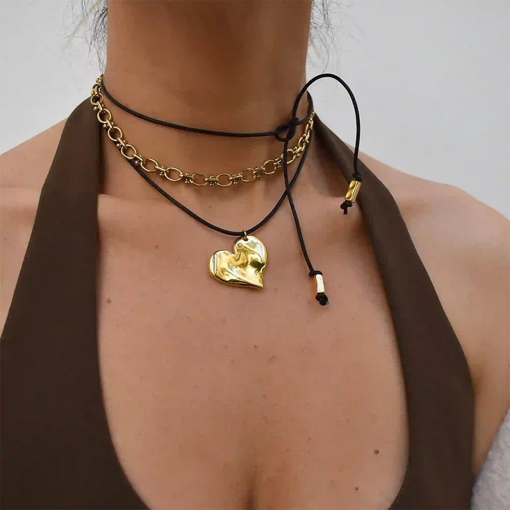 Estilo frío retro francés acero inoxidable horno de 18K galvanoplastia de oro real en forma de O lunares hechos a mano collar de clavícula femenino