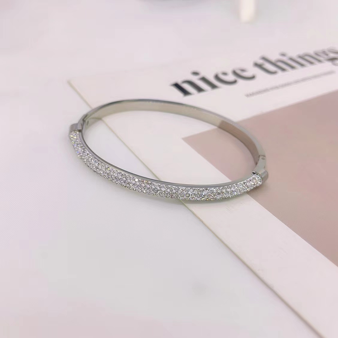 En stock fábrica directa Transfronteriza Popular electrochapado 18K pulsera de acero de titanio femenina personalidad no se desvanece moda nicho moda