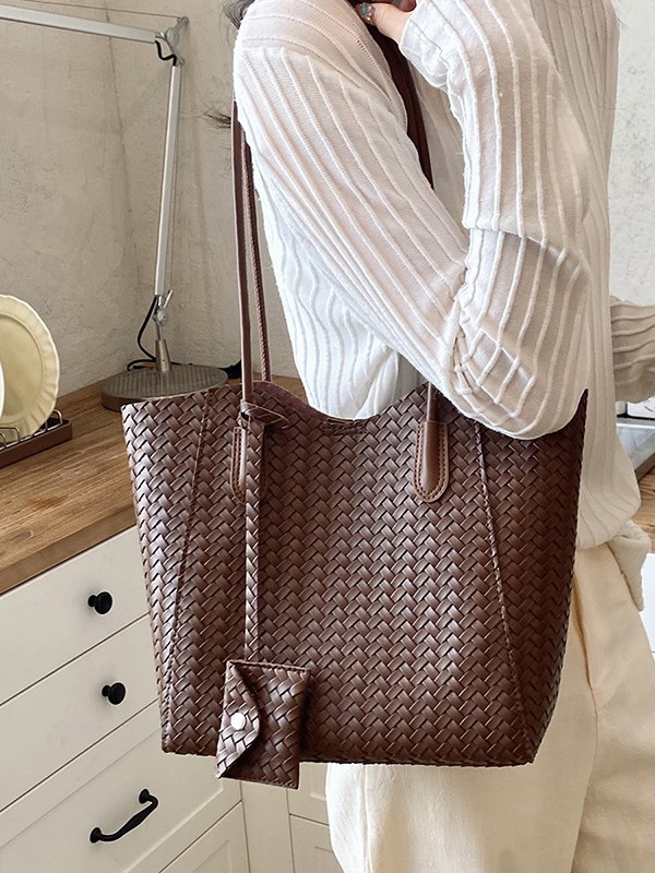 Bolso de mujer 2026 nuevo estilo transfronterizo de alta calidad tejido de moda canasta de verduras de hombro bajo la axila bolso de madre