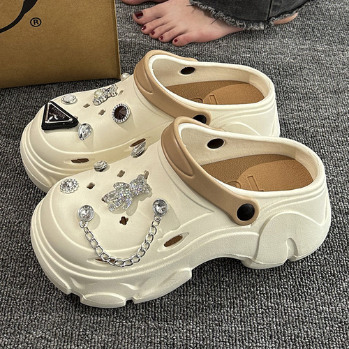 Slip-resistant, patterned sole, elevated women's outdoor summer sandals with DIY accessory, thick sole with a 