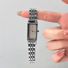 ����й��p�ݸ߼��К��|�L����䓎����Ůʿ���s�͹ł���ʯӢ�ֱ�