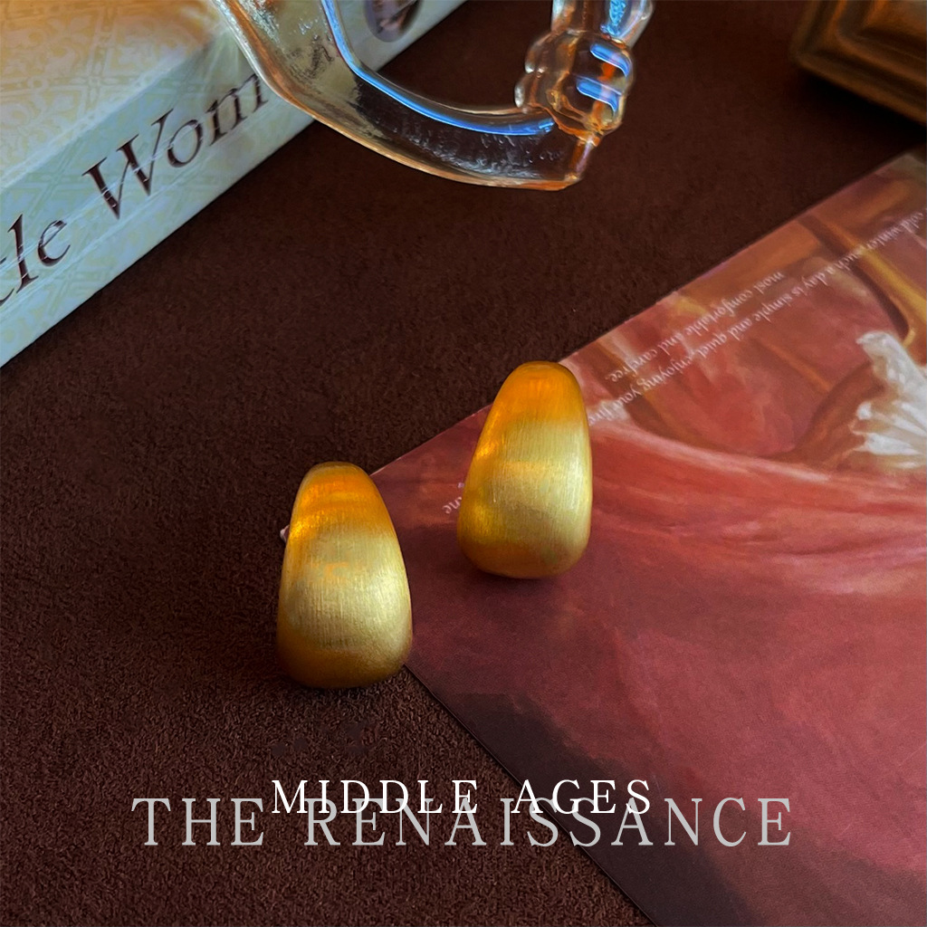 Retro gold teardrop-shaped large C ear buckle light middle-aged French retro matte brushed geometric earrings