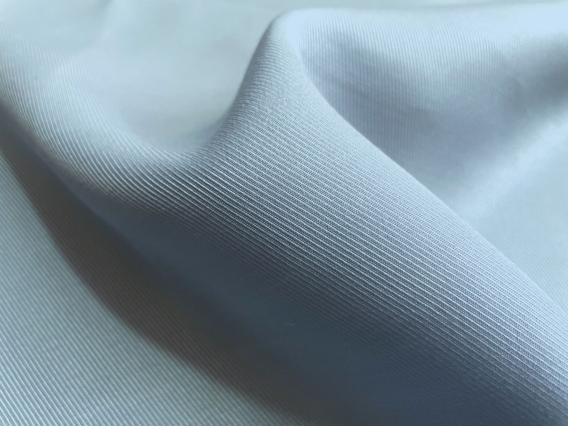Tela de mezcla de lana y seda, twill de seda y lana de 35 momme, 140 cm de ancho, tela rígida para trajes, chaquetas y vestidos, en stock.