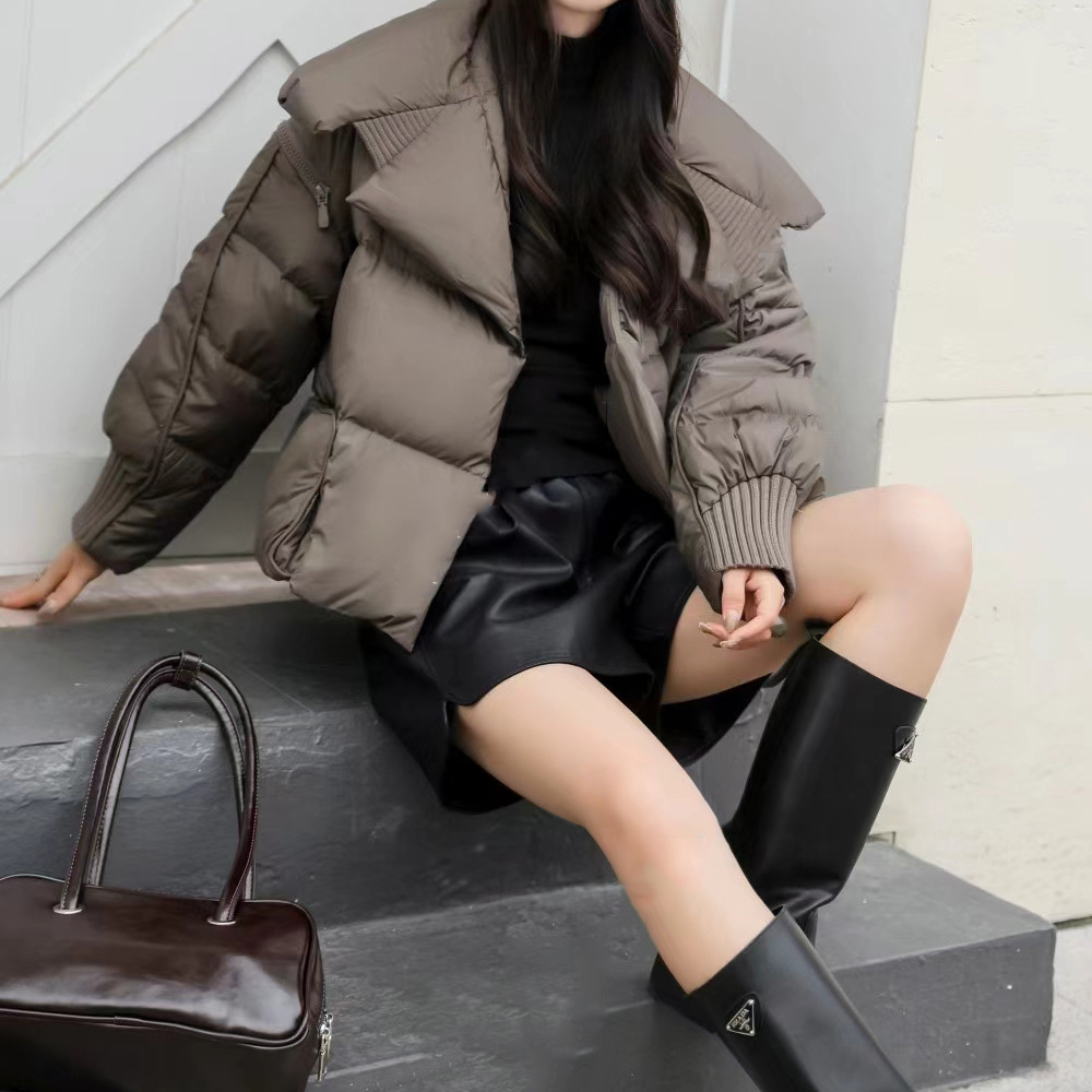 Gray green