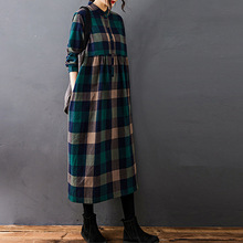 实拍2024春新款韩版大码女装 休闲棉麻格子长袖连衣裙 女