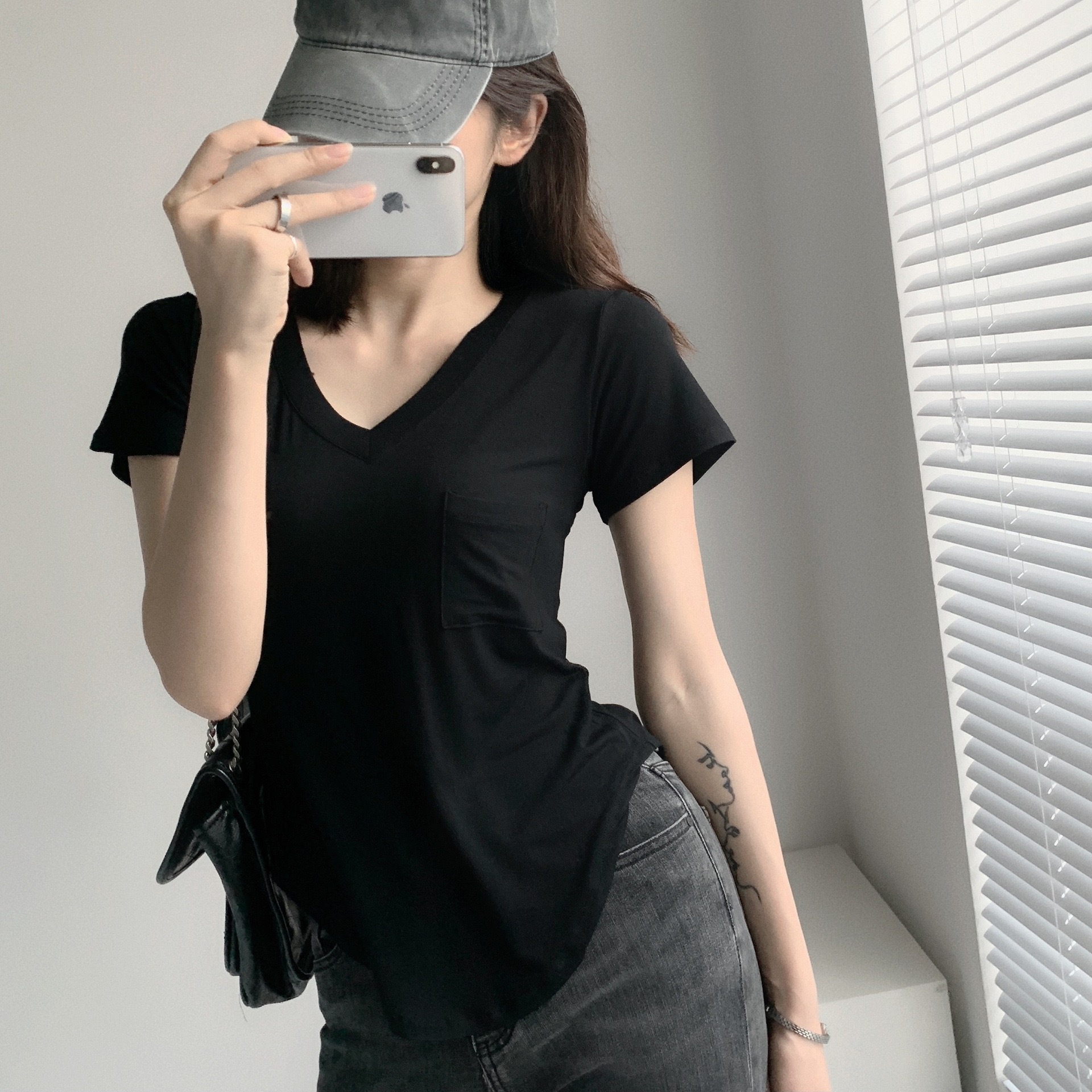 2026 verano nueva camiseta de algodón de alta calidad de manga corta cuello en V suelto delgado universal de moda irregular camiseta de mujer