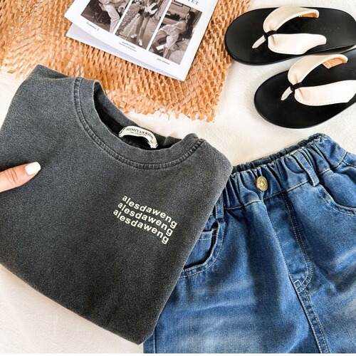 Boys' Vintage Black Cotton Short Sleeve Stylish and Trendy Letter Print Medium and Small Children's T-shirt for Kindergarten Summer Top