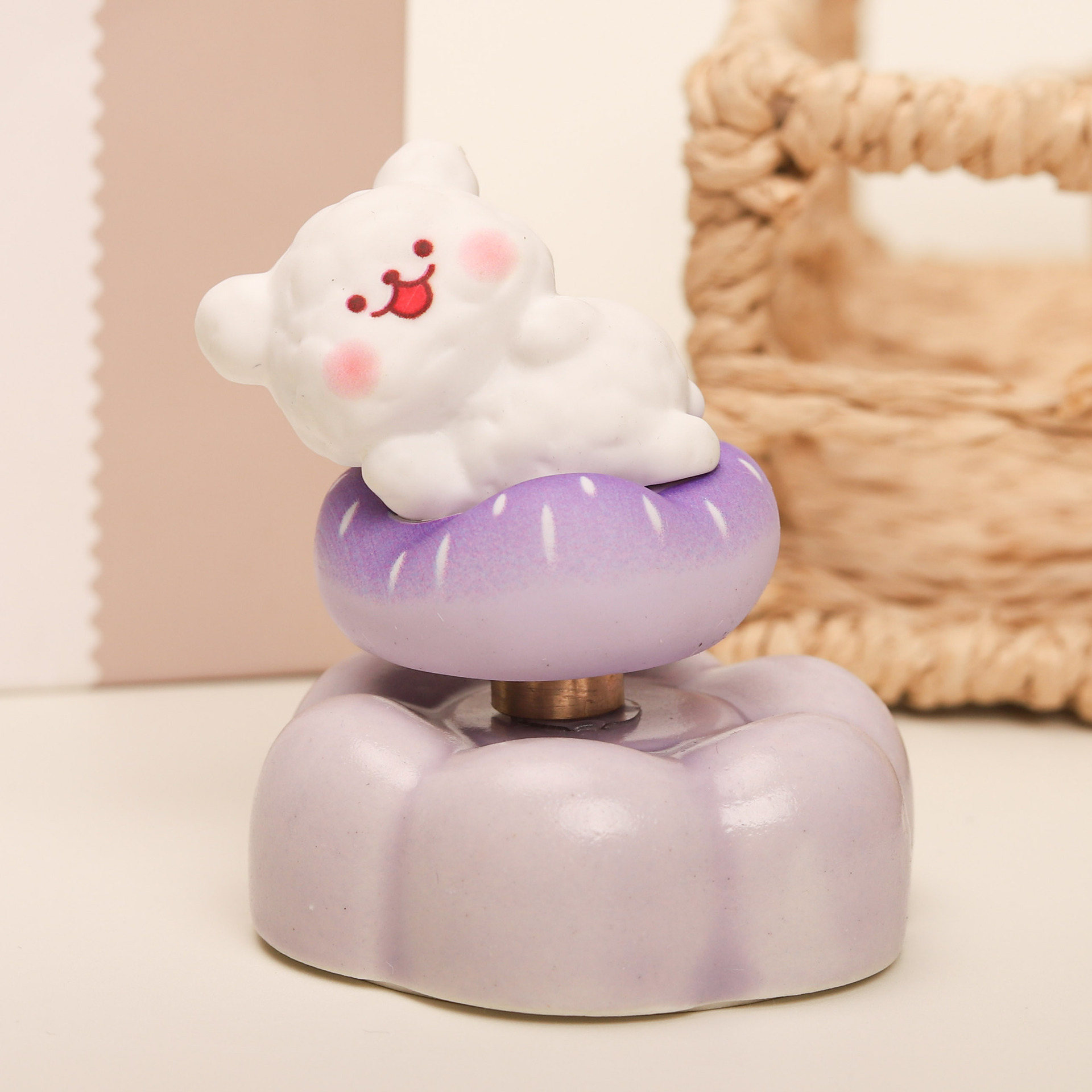 Trendy online sensation: Line dog spinner, rotatable car and desktop ornament, suitable for gifting, selling at stalls, and as a wholesale gift