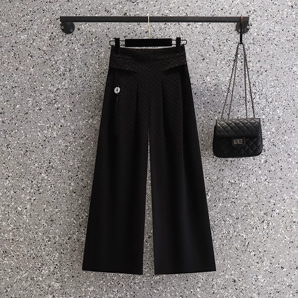 Black trousers