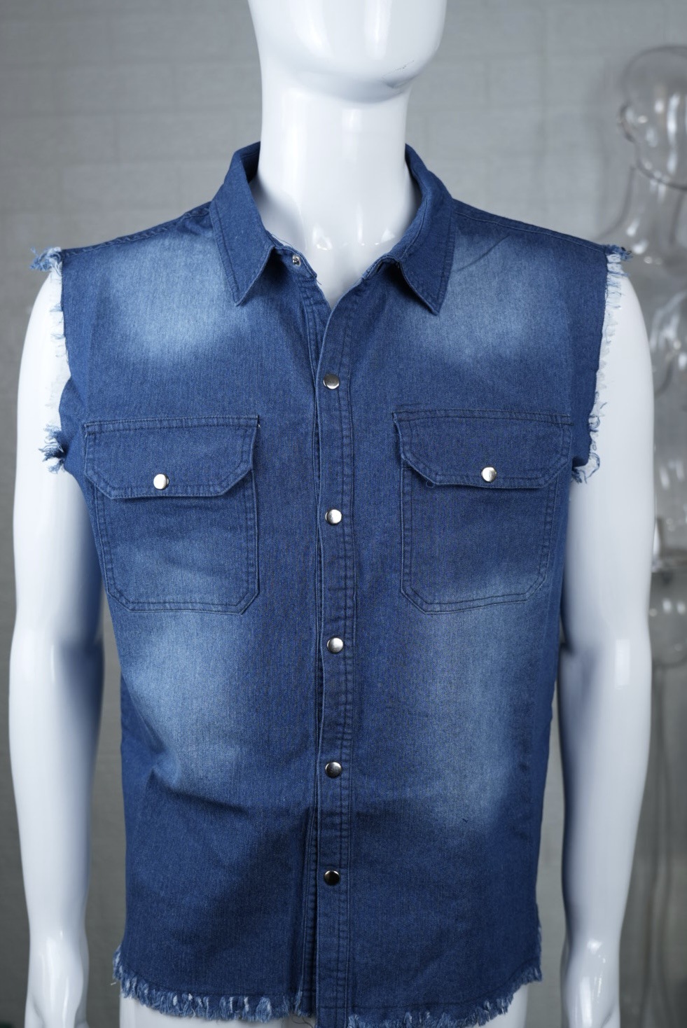 Camicia in denim senza maniche da uomo con colletto gilet_voghion.com