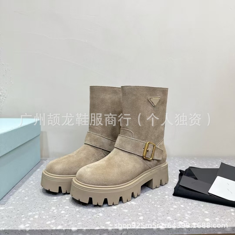 高端2025秋冬三角标磨砂圆头复古皮带扣粗跟厚底一脚蹬中筒马丁靴|undefined