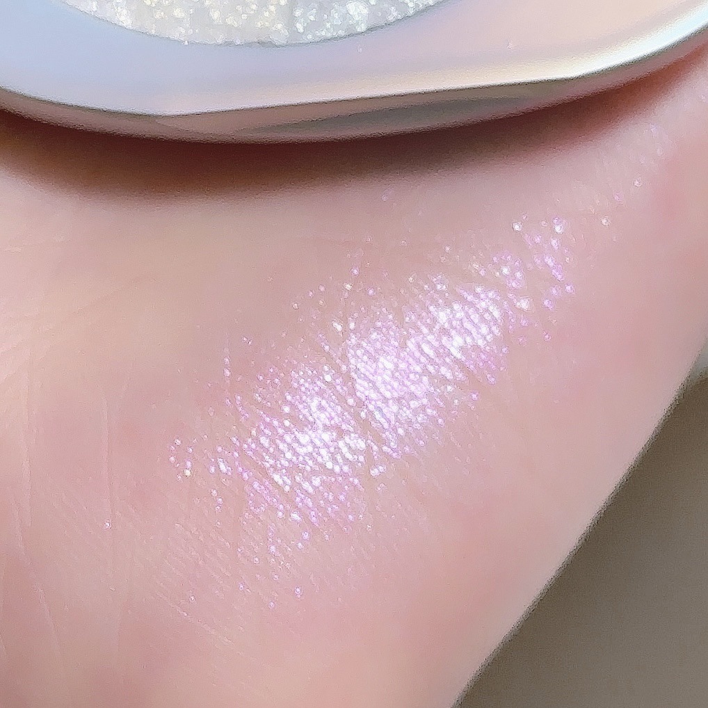 INSFANY Shell Highlight Sparkling Clear Face Brightening and Modifying Natural Three-dimensional Eye color-changing glitter Powder Eyeshadow undefined