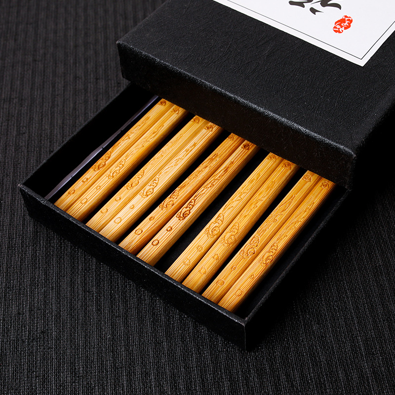 Palillos de bambú al por mayor palillos de bambú puntiagudos japoneses pequeños palillos florales de pescado 5 pares caja de regalo negro en stock palillos de regalo de publicidad