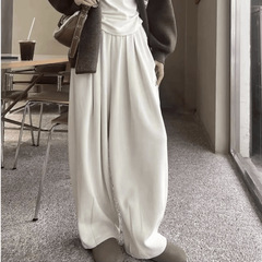 白だらだらした風の山本ニットのワイドパンツ