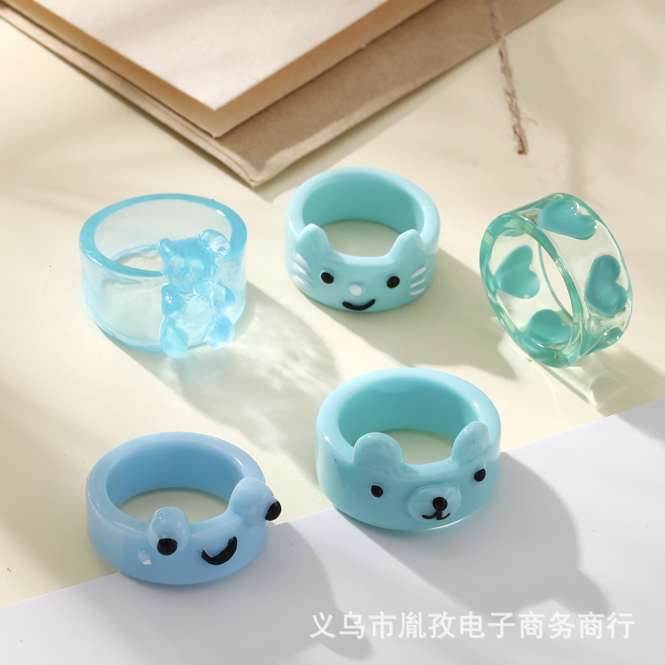 Verano transfronterizo Amazon nuevo animal de dibujos animados Rana oso resina diversión personalidad hip hop anillo conjunto traje