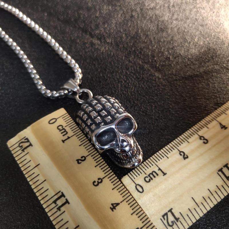 Modern Mobius Pendant Necklace For Men In Stainless Steel_voghion.com