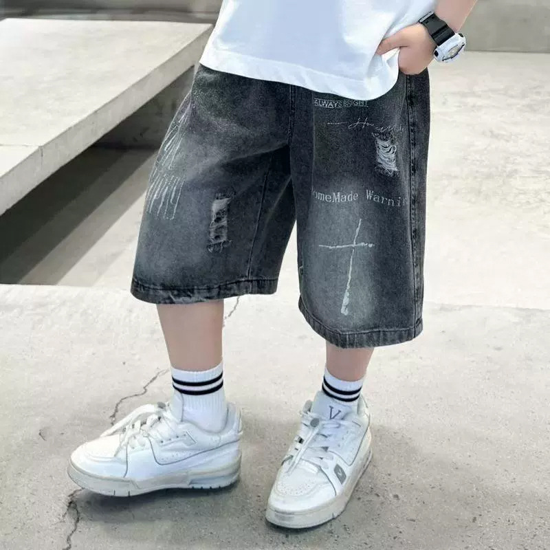 子供用パンツ 男の子用デニムショートパンツ おしゃれな黒色 男の子用夏用ミドルパンツ 韓国風 トレンドクール 2026 スポーツ夏服