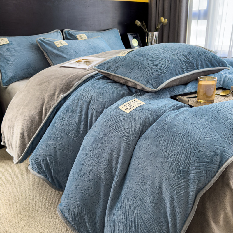 Juego de cama de terciopelo de leche de color sólido simple de cuatro piezas 2024 nuevo juego de sábanas de edredón de terciopelo de coral grueso de invierno de tres piezas