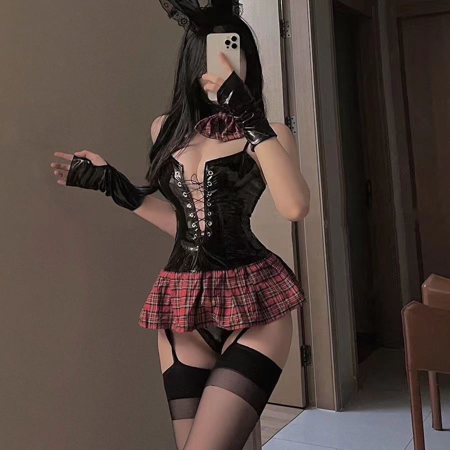 Bunny Girl Roleplay Costume Set with Patent Leather Look and Gloves — detail image 5