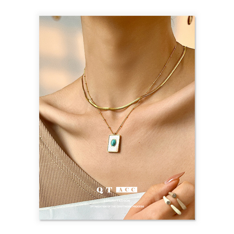 La moda transfronteriza de alto nivel de nicho simple concha cuadrada colgante collar de acero lujoso ligero mujer exquisita venta caliente image 4