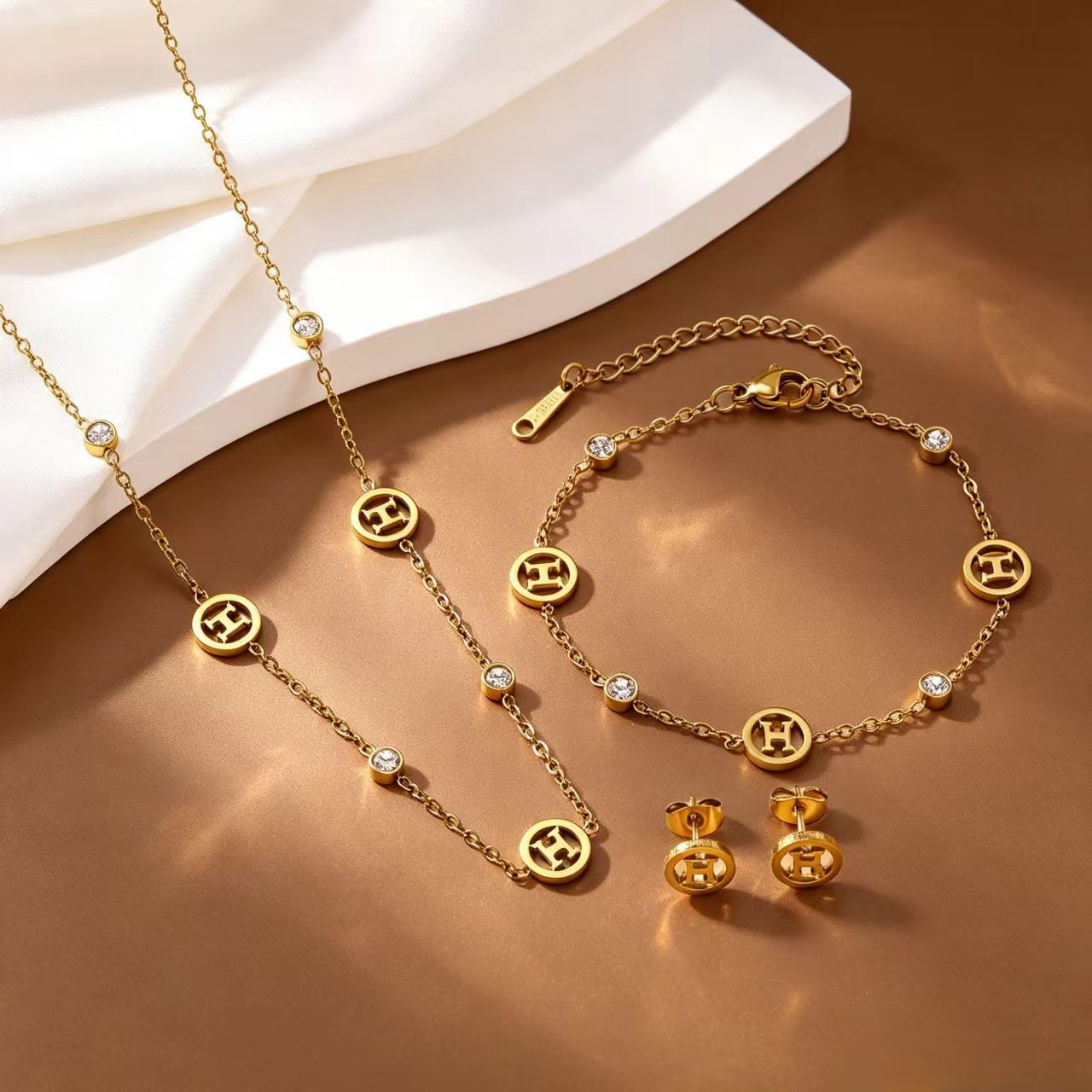 Trendy and sophisticated H-letter diamond-studded jewelry set, exquisite necklace, bracelet, and earrings, versatile accessories for everyday wear