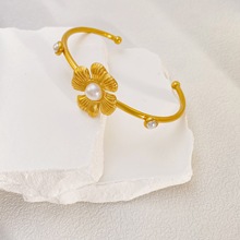 �W���羳���N�_�ڿ��{�����黨�������CŮ���s���w�ʯ�֭hС��