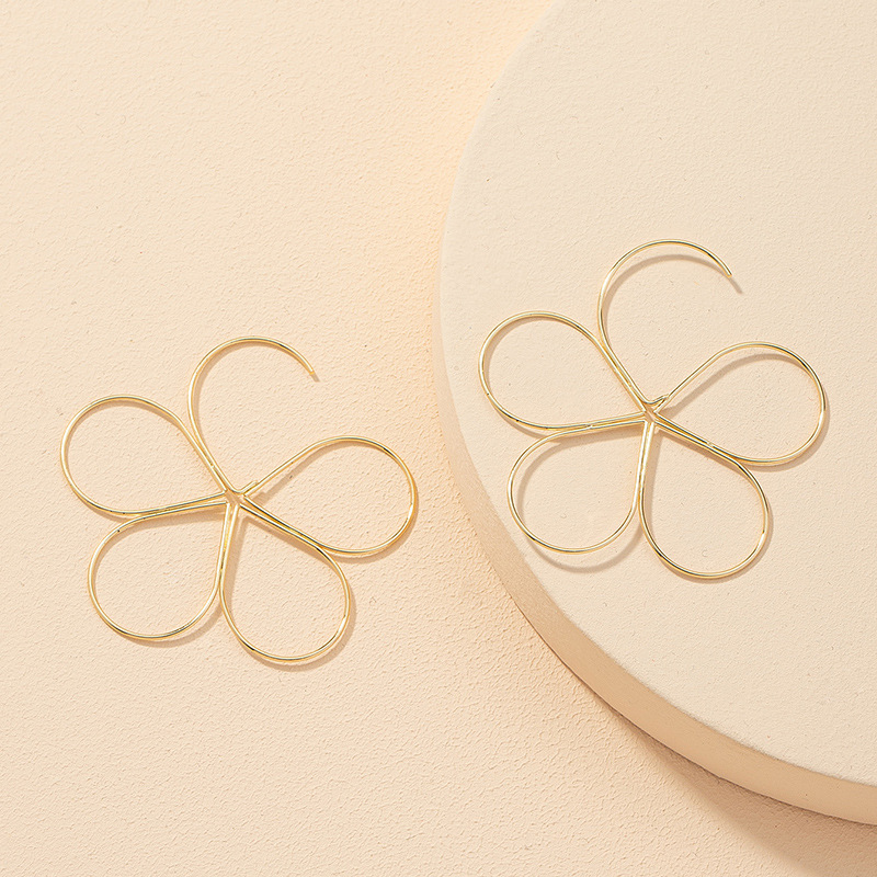 Fashion Metal Line Flower Earrings Wholesale display picture 7