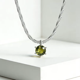 耳钉;耳环;耳坠