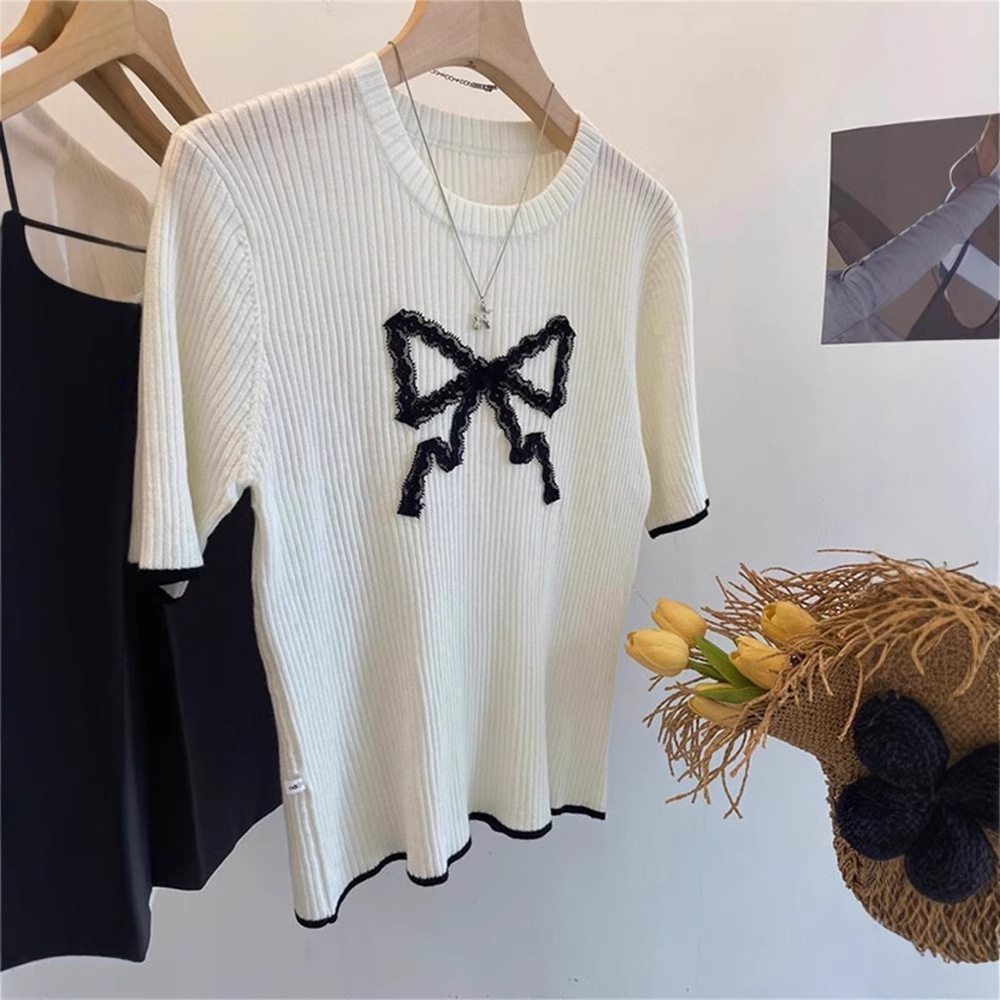 Knitted lace sweater with bow