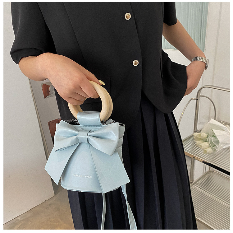 455g Weight Synthetic Leather Lining Material Sewing Thread Fashion Element Magnetic Buckle Closure Type Single Shoulder Strap, Double Handle Strap Type Bucket Bag Bags Type Casual Occasion Pu Leather Material Bow Knot Pattern All Seasons Season Women's Gender Elegant Style Bucket Shape Small Size Women's Small Pu Leather Bow Knot Elegant Sewing Thread Bucket Magnetic Buckle Bucket Bag 34