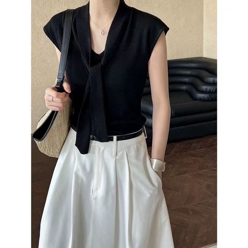 フレンチVネックレースアップアイスシルクニット半袖Tシャツ、夏の女性用、ユニークで超見栄えの良い、小柄なスリムフィットノースリーブトップ|undefined