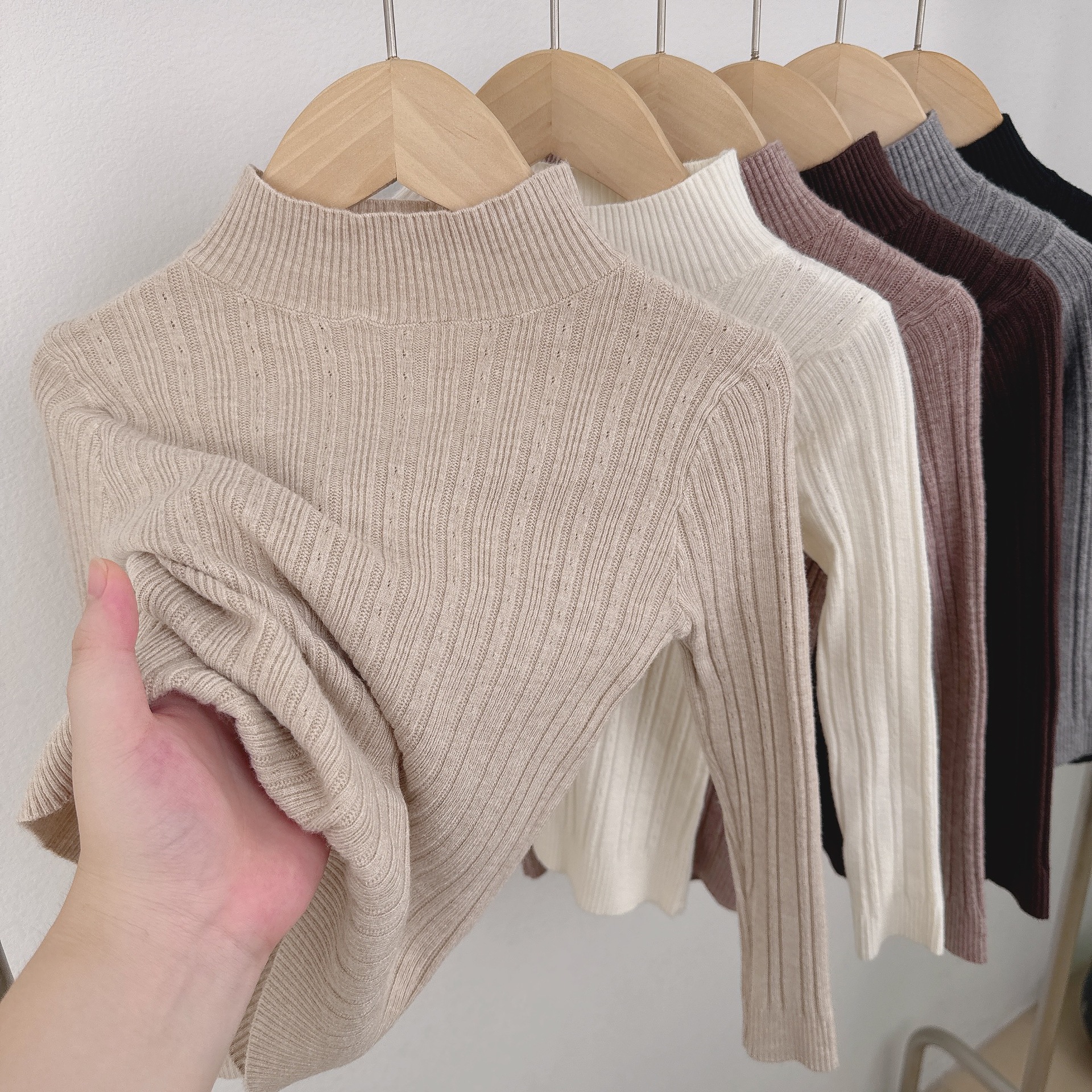 Suéter de niñas 2026 niños otoño invierno nuevo pullover de punto fondo suéter de cuello medio alto de bebé chaqueta de aire exterior