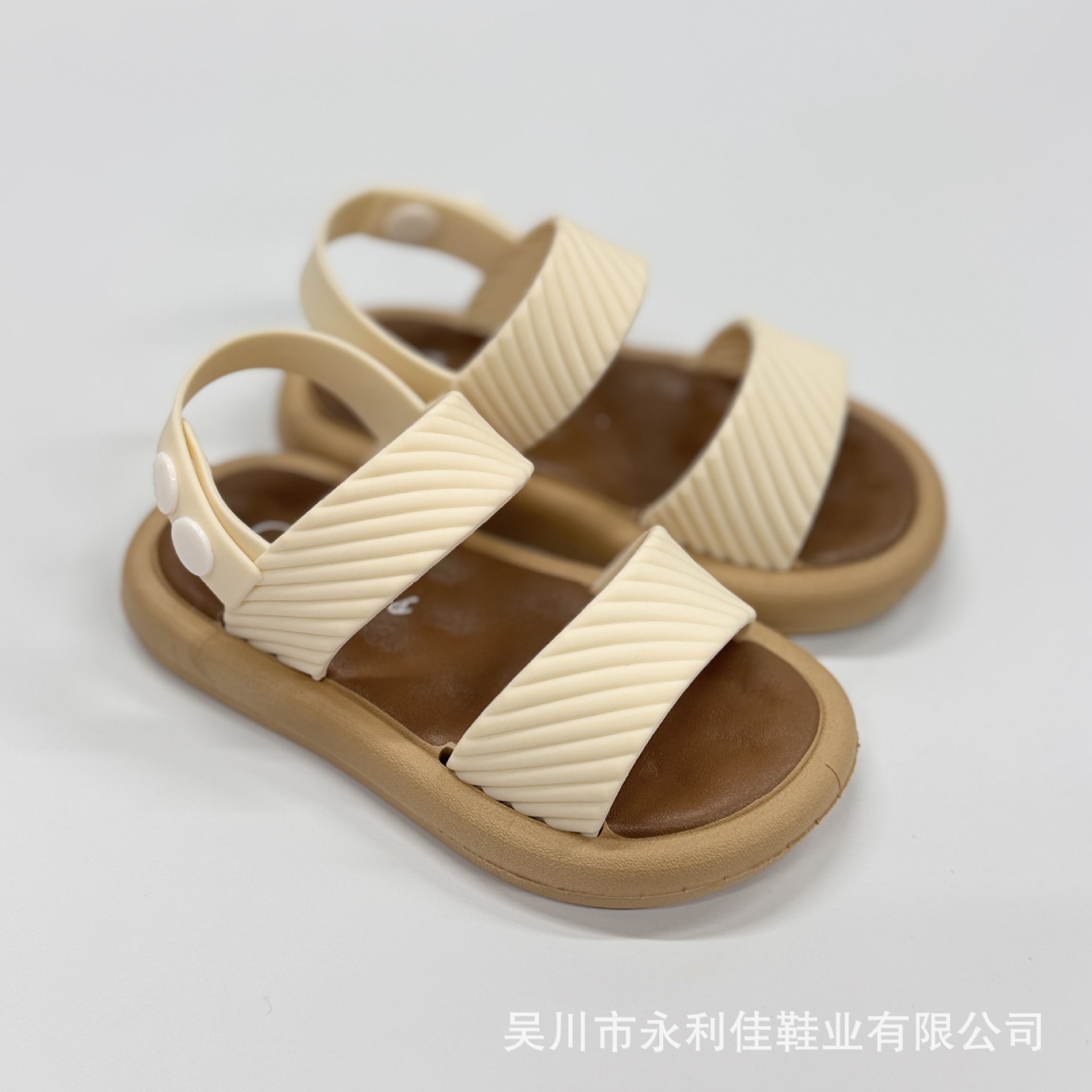 Fábrica fría de sandalias antideslizantes de fondo suave proveedor directo de electricidad de comercio exterior nuevo niño pequeño y mediano verano