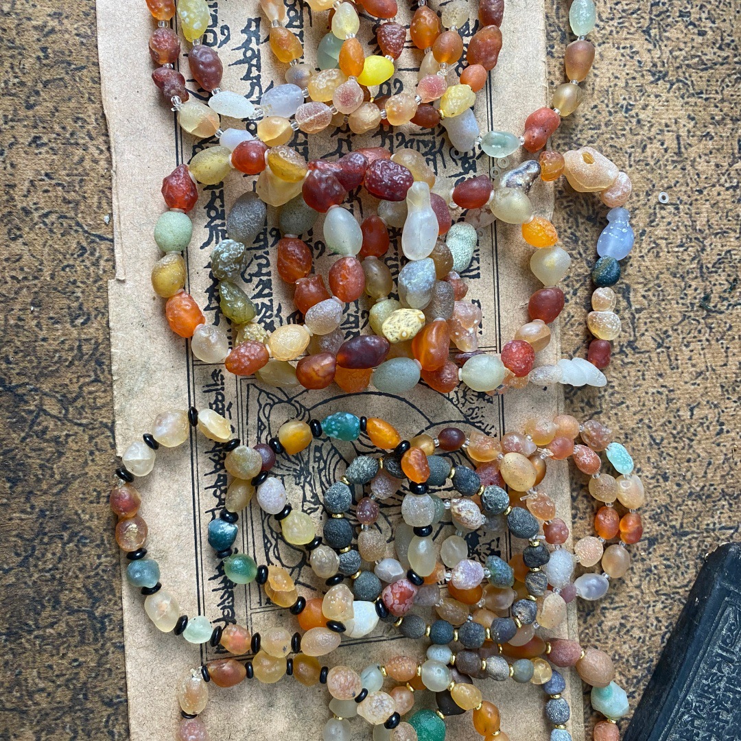 Rare and unique gourd-shaped beaded bracelet symbolizing good fortune and prosperity, with a candy-colored center and agate beads.