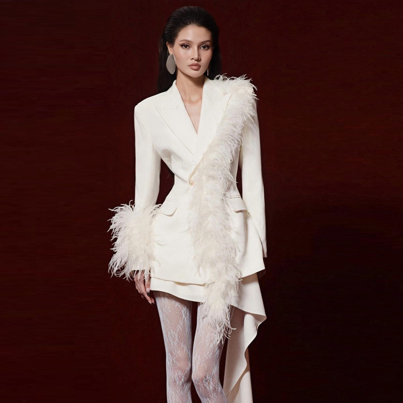 A Complete Set of High-End Outfits with a Designer Feel, a Feathered Blazer, and a Unique Two-Piece Skirt Set with a Regal and Mature Style