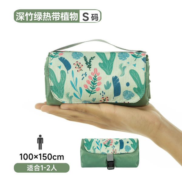 Handheld light and thin beach carpet for traveling for camping