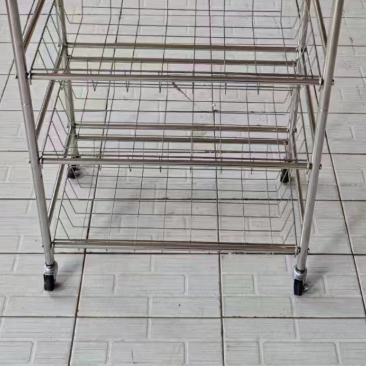 4개의 층과 3개의 바구니