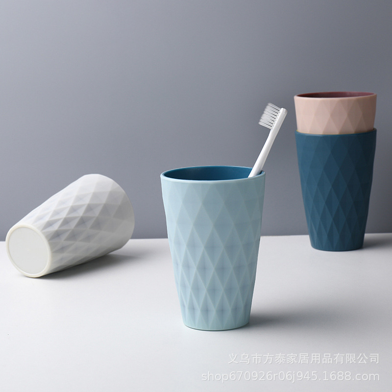 Hogar simple estilo nórdico taza de agua de plástico creativo portátil cepillo de dientes taza estudiante diente taza de dos colores pareja enjuague bucal taza