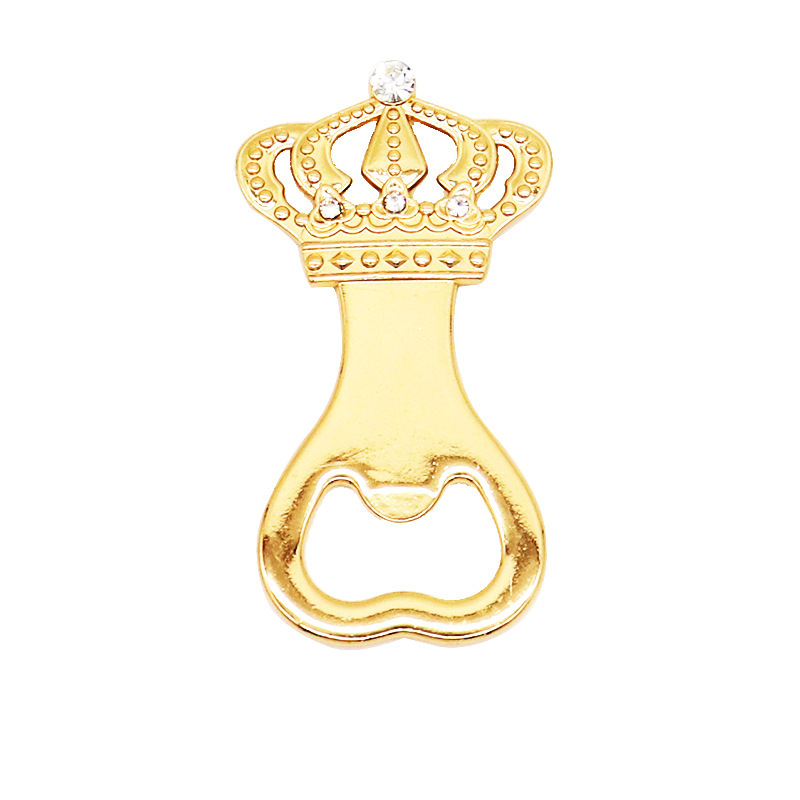 다이아몬드가 세팅된 골드 크라운