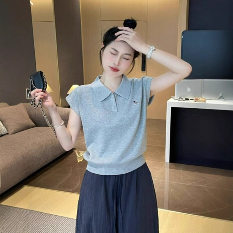 レッドポロカラースモールフライングスリーブニットアイスシルクショートトップ女性の夏美白ドーパミン右肩半袖Tシャツ|undefined