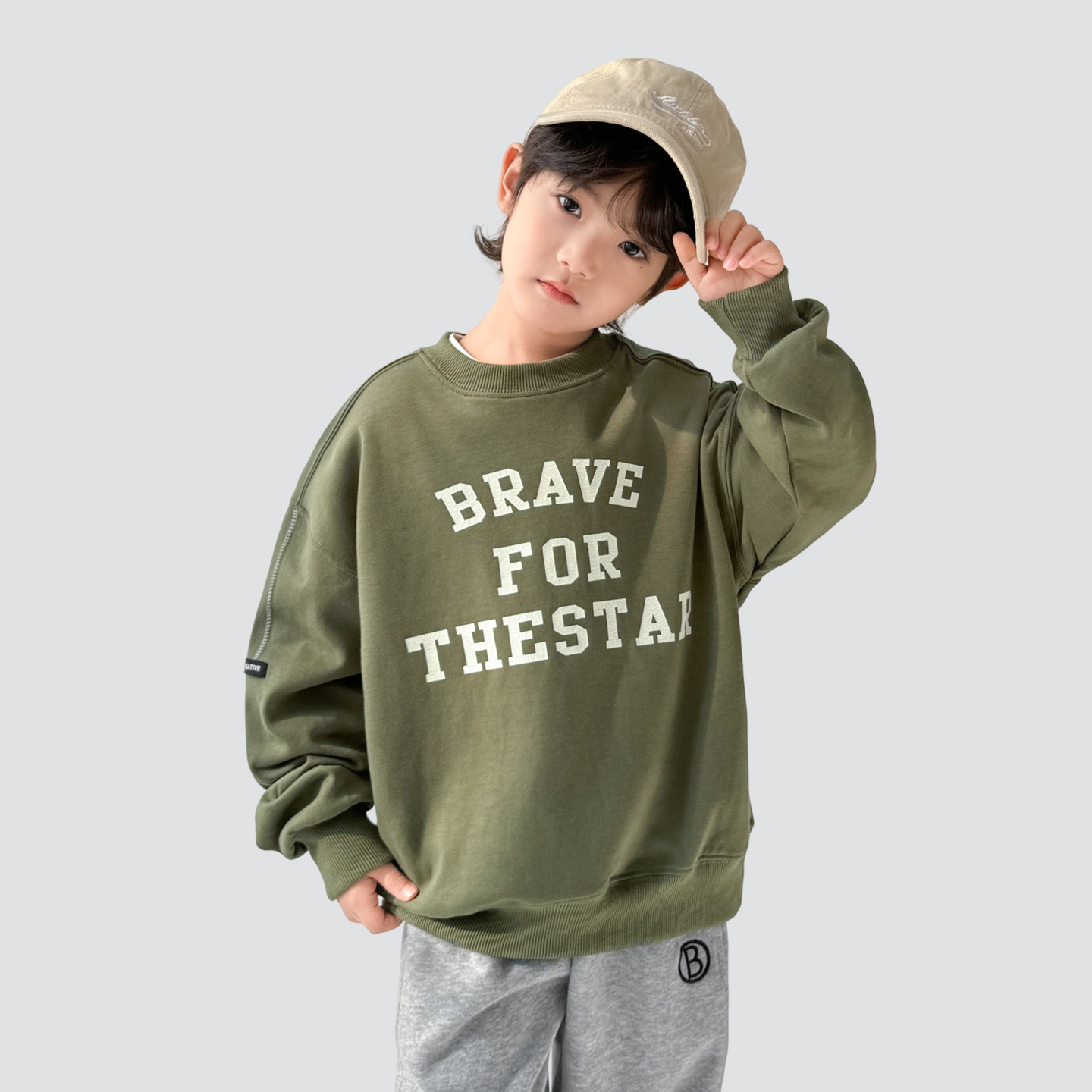 海麻家子供服2025冬新作男の子用裏起毛冬服スウェットシャツ、かっこいい男の子用プルオーバー、秋冬服