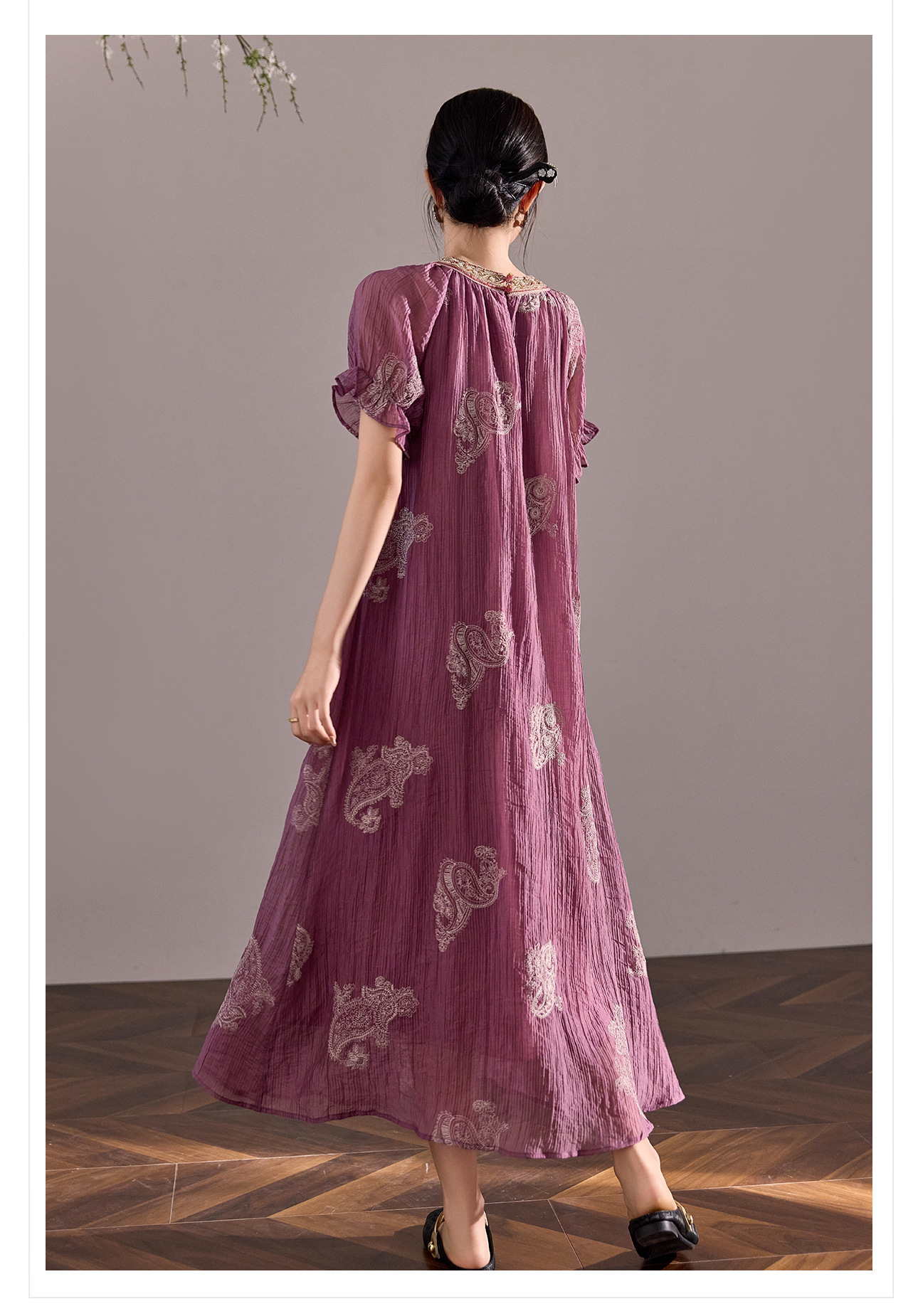 Đầm maxi nữ thêu họa tiết Chinoiserie cao cấp phong cách mới — Tím chi tiết 15
