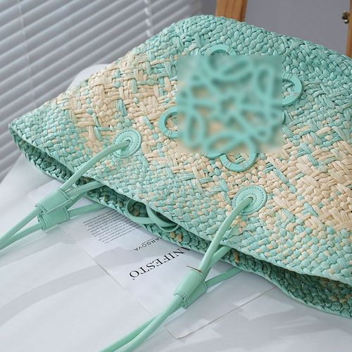 French-style wicker beach basket tote with handwoven straw, large capacity, beach vacation net single-shoulder sand bag from the Luo family