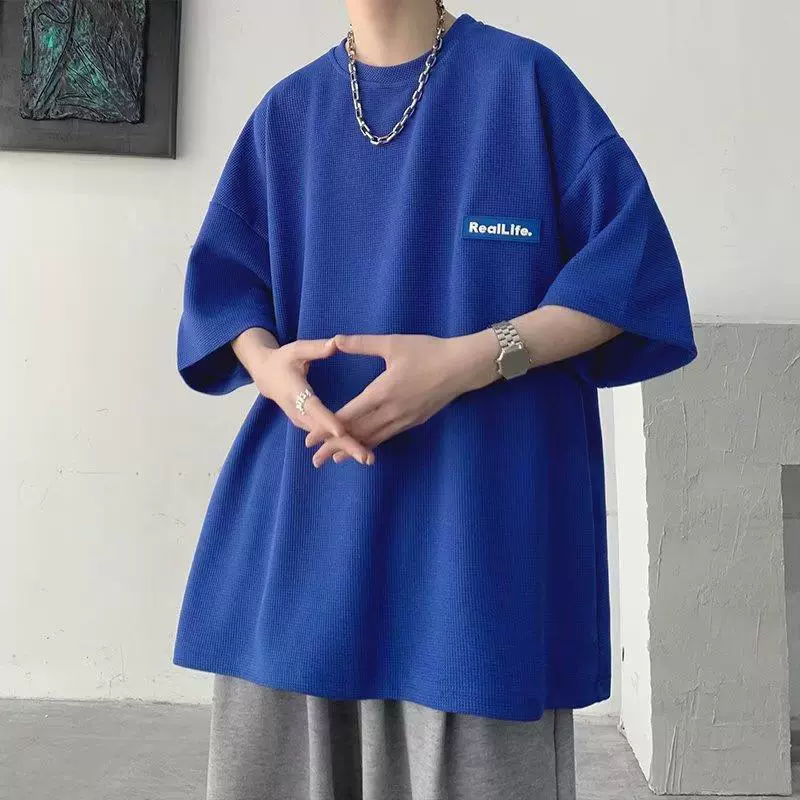 Мужская футболка Klein синего цвета с короткими рукавами, лето 2025, нишевая простая футболка с вафельным дизайном, спортивная футболка с рукавами пять четвертей