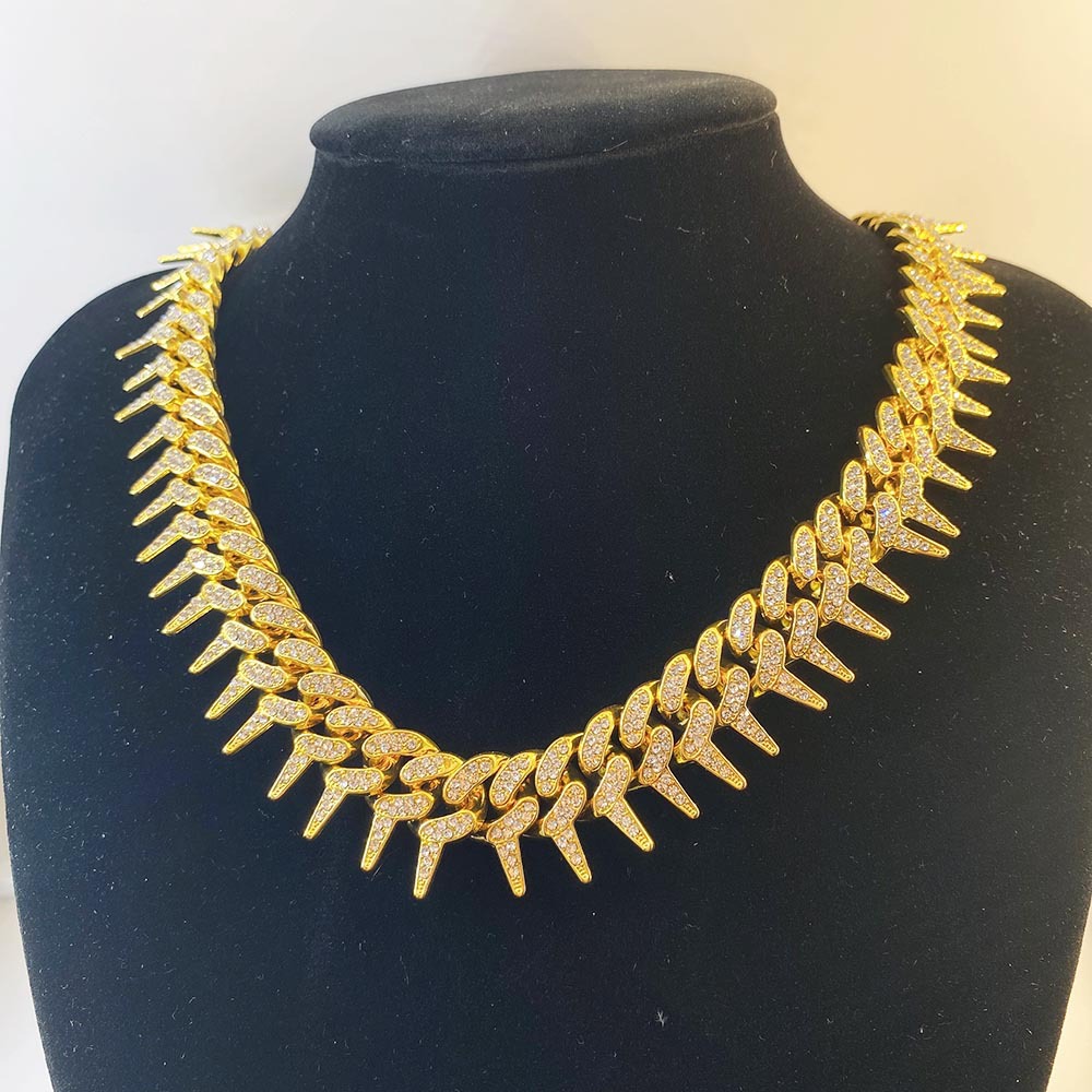 Hip hop exaggerated full diamond geometric necklace with a domineering and thorny Cuban trendsetter men's neck chain_voghion.com