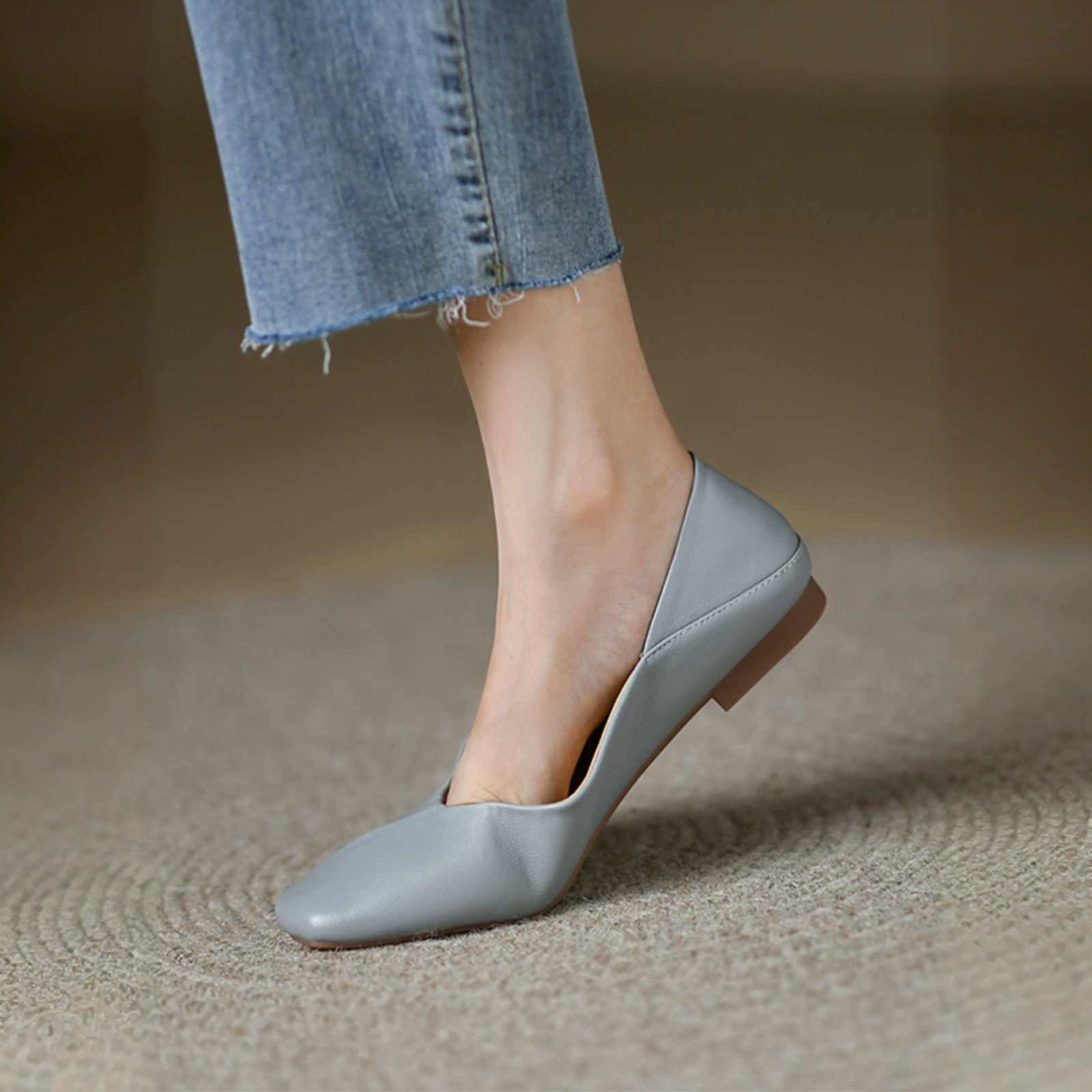 [Готовый запас] 6778 Супермягкие кожаные туфли, весна-осень 2025 года, новый стиль, женские туфли на каблуке с квадратным носком и плоской подошвой French Granny