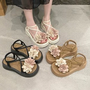 Сладкие пляжные сандалии с юбками для женщин, лето 2025, новая мода в стиле феи, сандалии на толстой подошве и высоком каблуке с цветочным принтом для женщин.