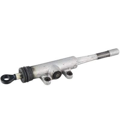 7, 8 Series – Clutch master cylinder